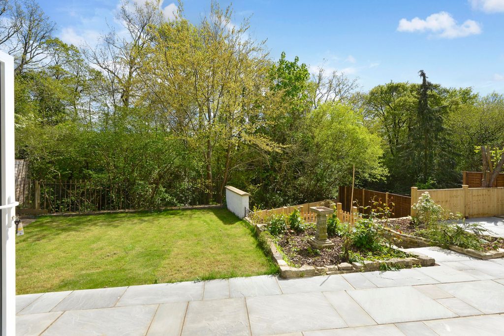 Property photo 3 of 16 Garden
