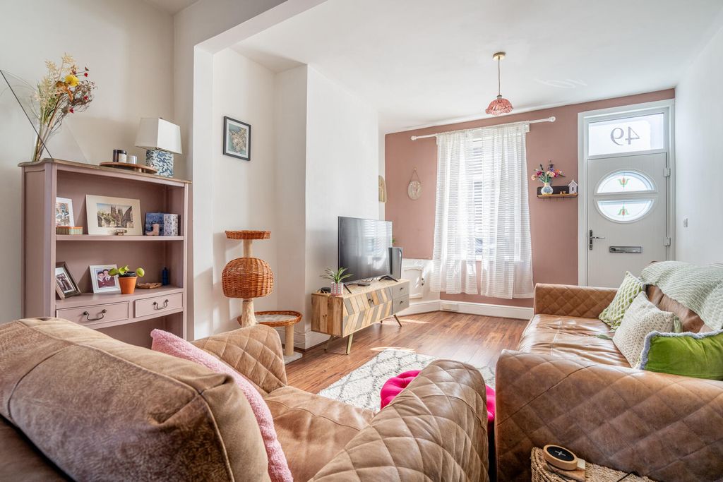 Property photo 2 of 12 Living Room