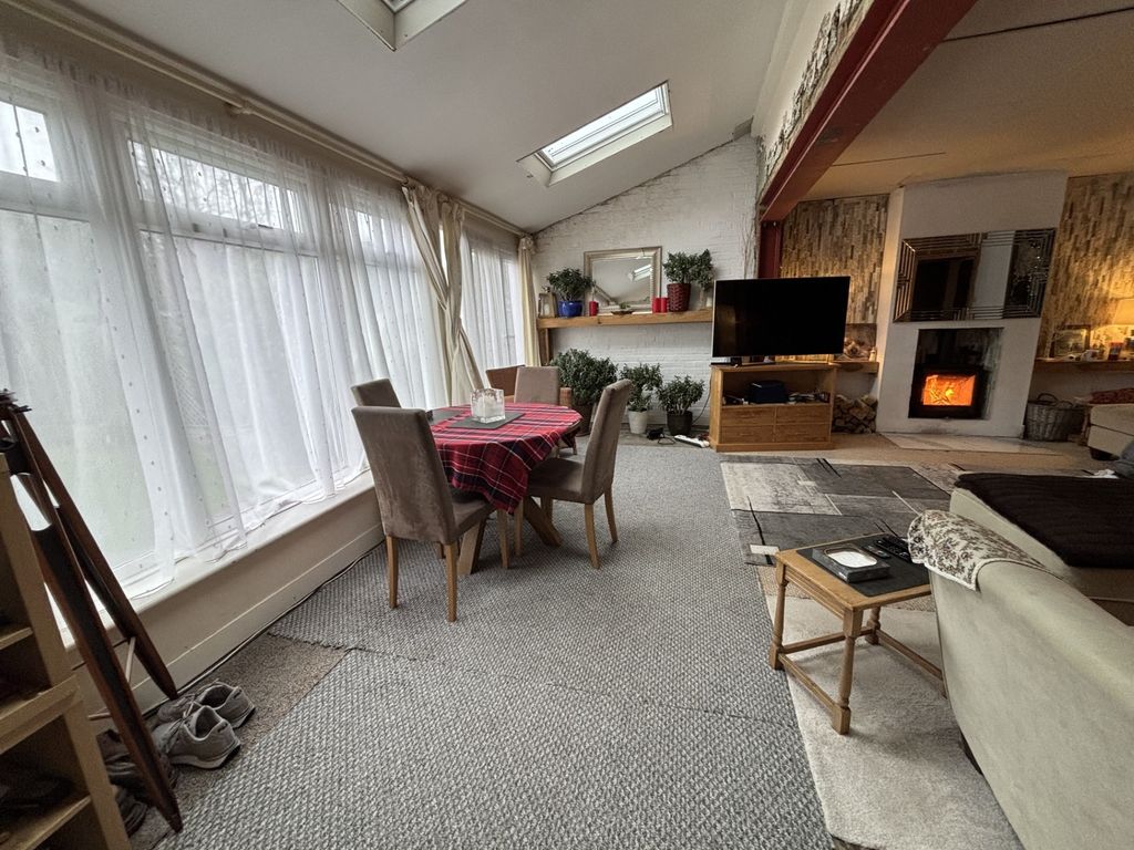 Property photo 3 of 6 Photo 6