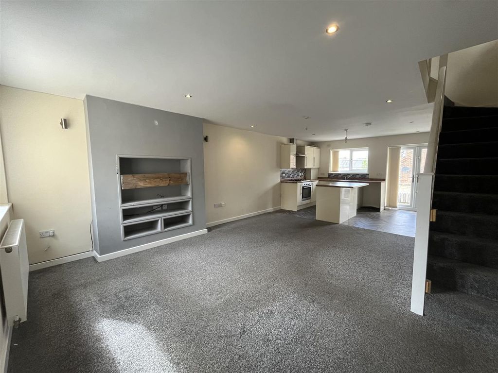 Property photo 2 of 12 Living Room