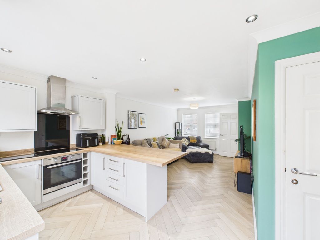 Property photo 2 of 10 4559164