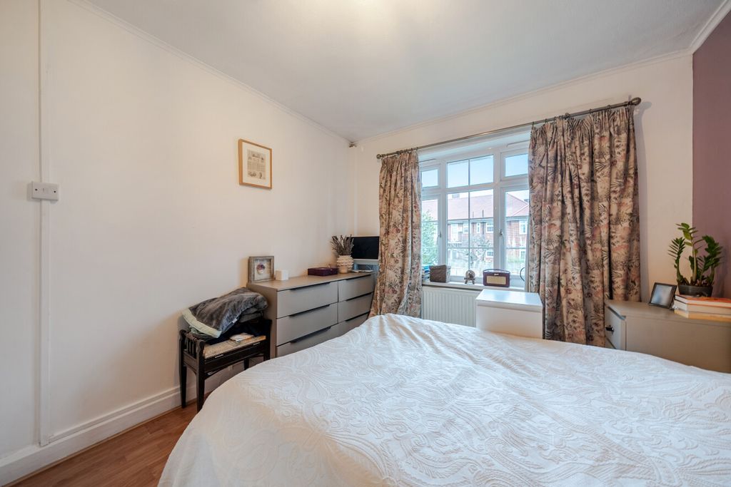 Property photo 3 of 7 1410068-12-698A0c...