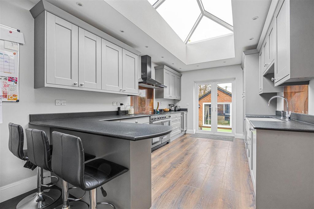 Property photo 2 of 25 Kitchen