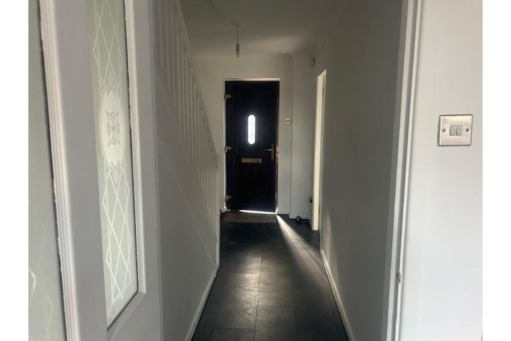 Property photo 3 of 13 Entrance Hallway