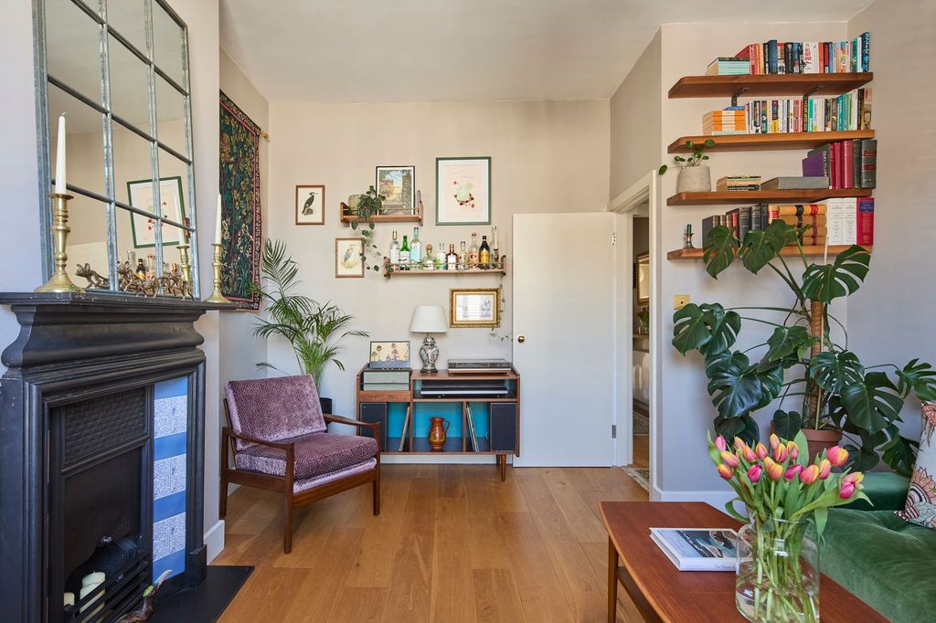 Property photo 2 of 27