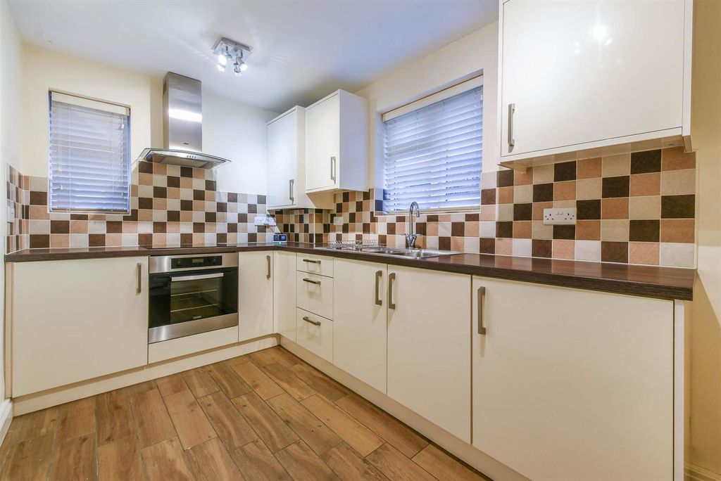 Property photo 3 of 13 Kitchen