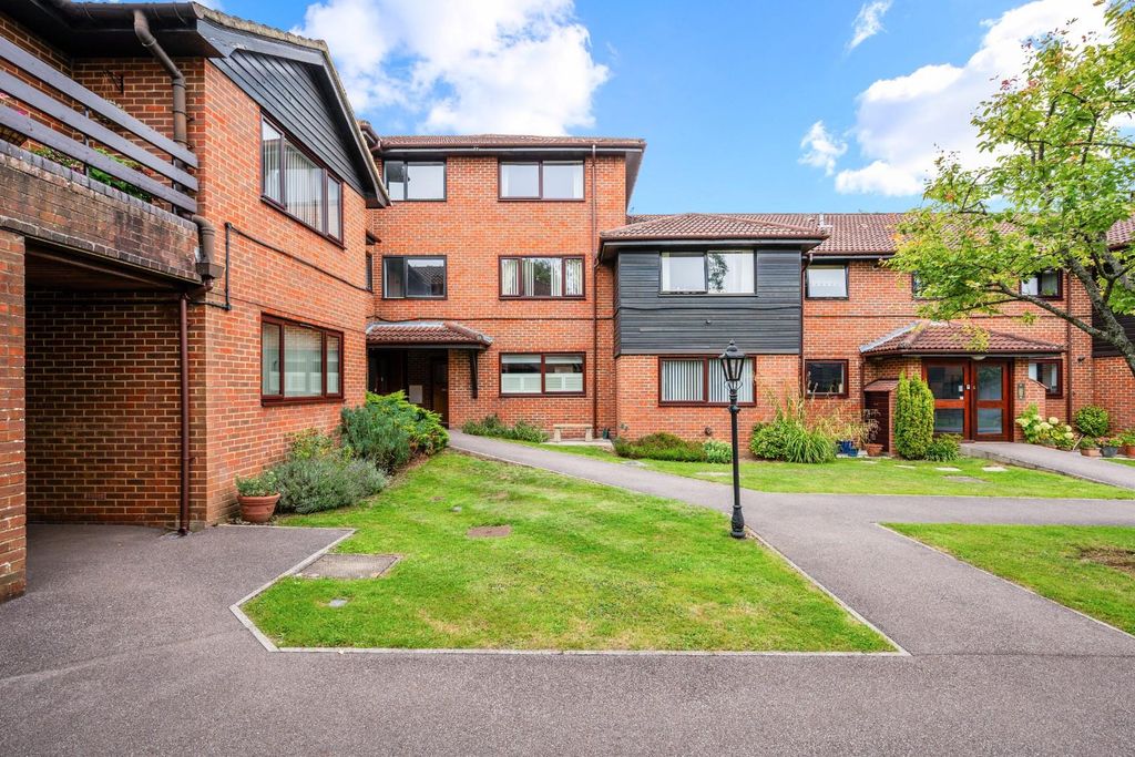 Property photo 1 of 14 Heathside Court, Flat (14).Jpg
