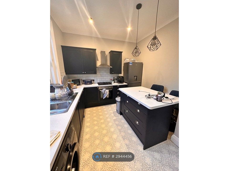 Property photo 2 of 10 Kitchen