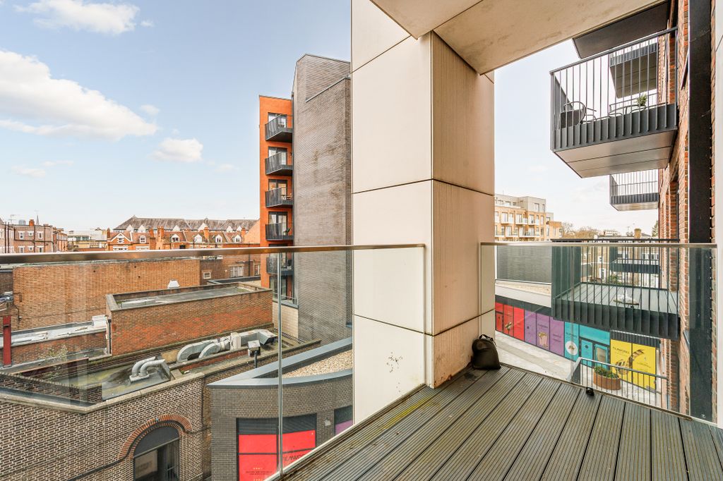 Property photo 3 of 9 Balcony