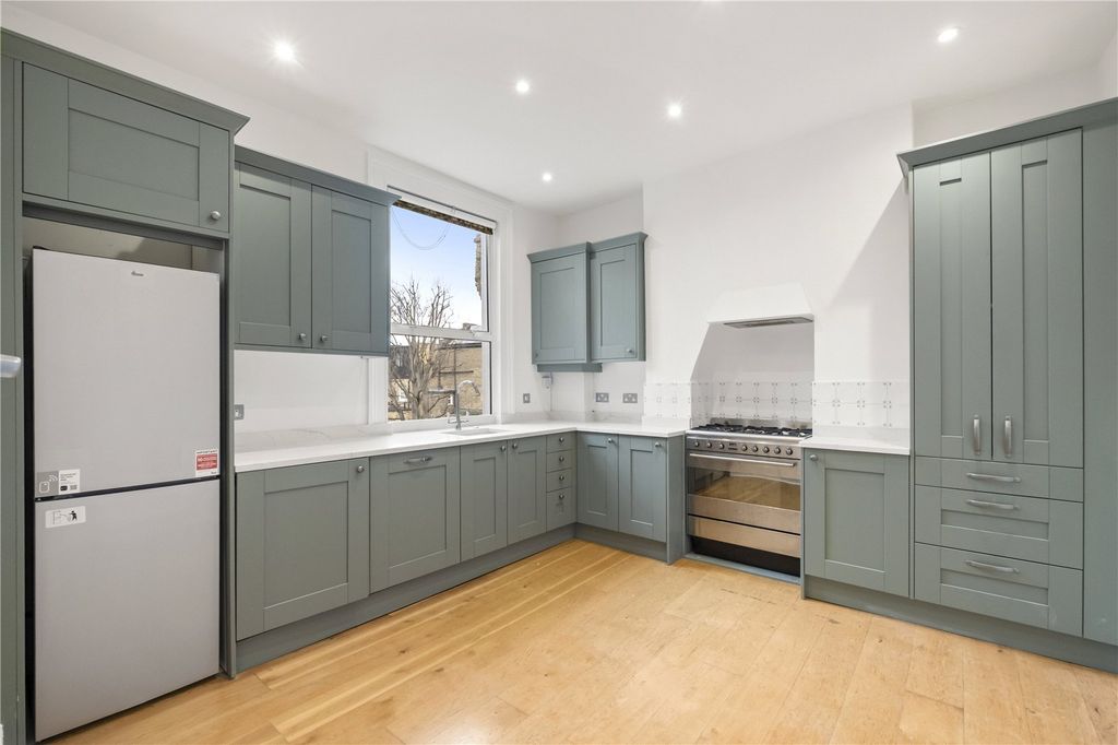 Property photo 2 of 15 Picture No. 12