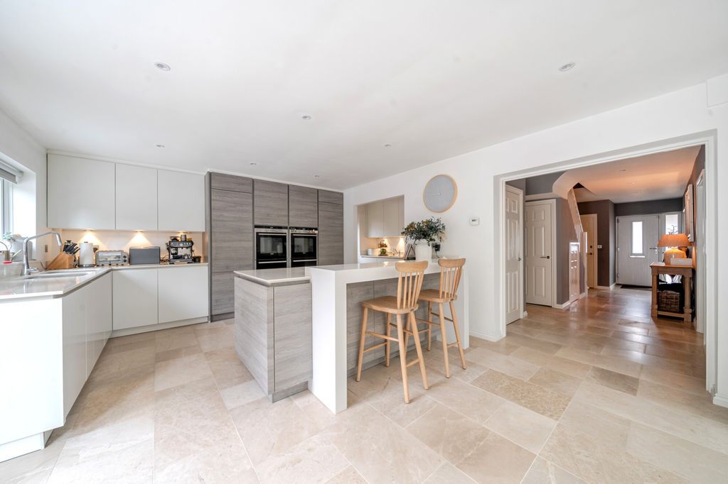 Additional image 12 of 4 bed detached house for saleCanterbury Road, Farnborough GU14