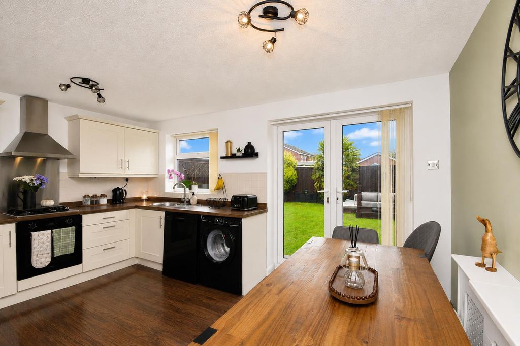 Property photo 3 of 13 Kitchen / Dining Room