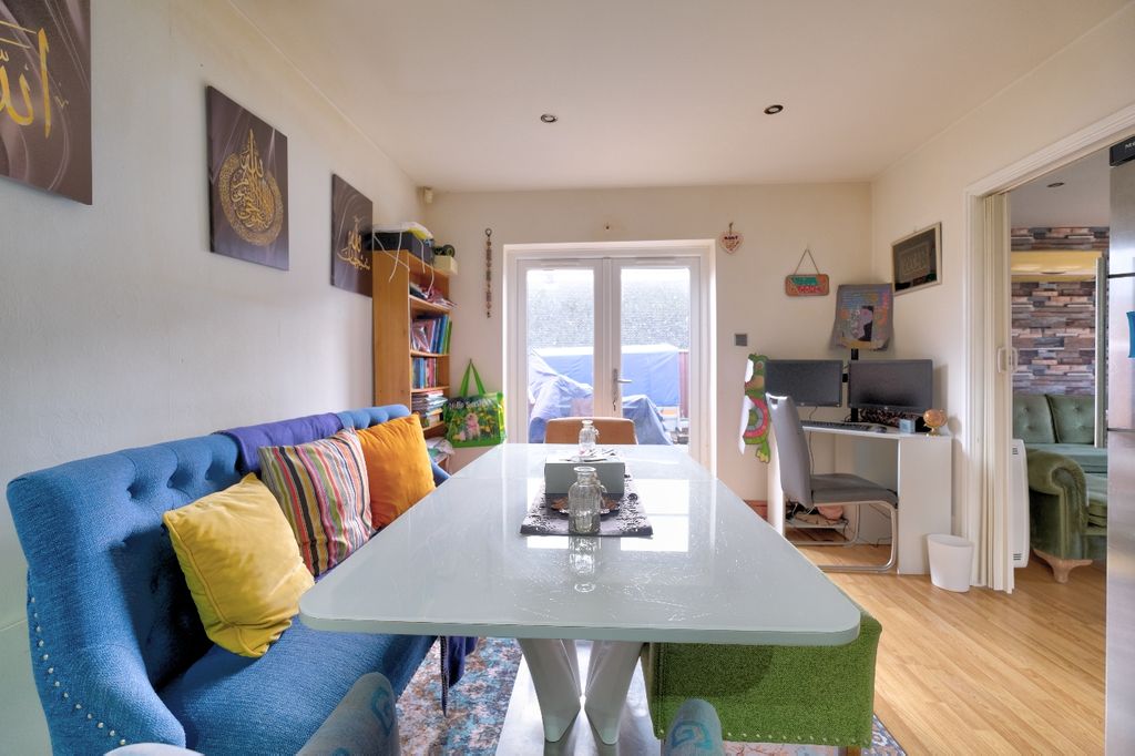 Property photo 3 of 20 Dining Room