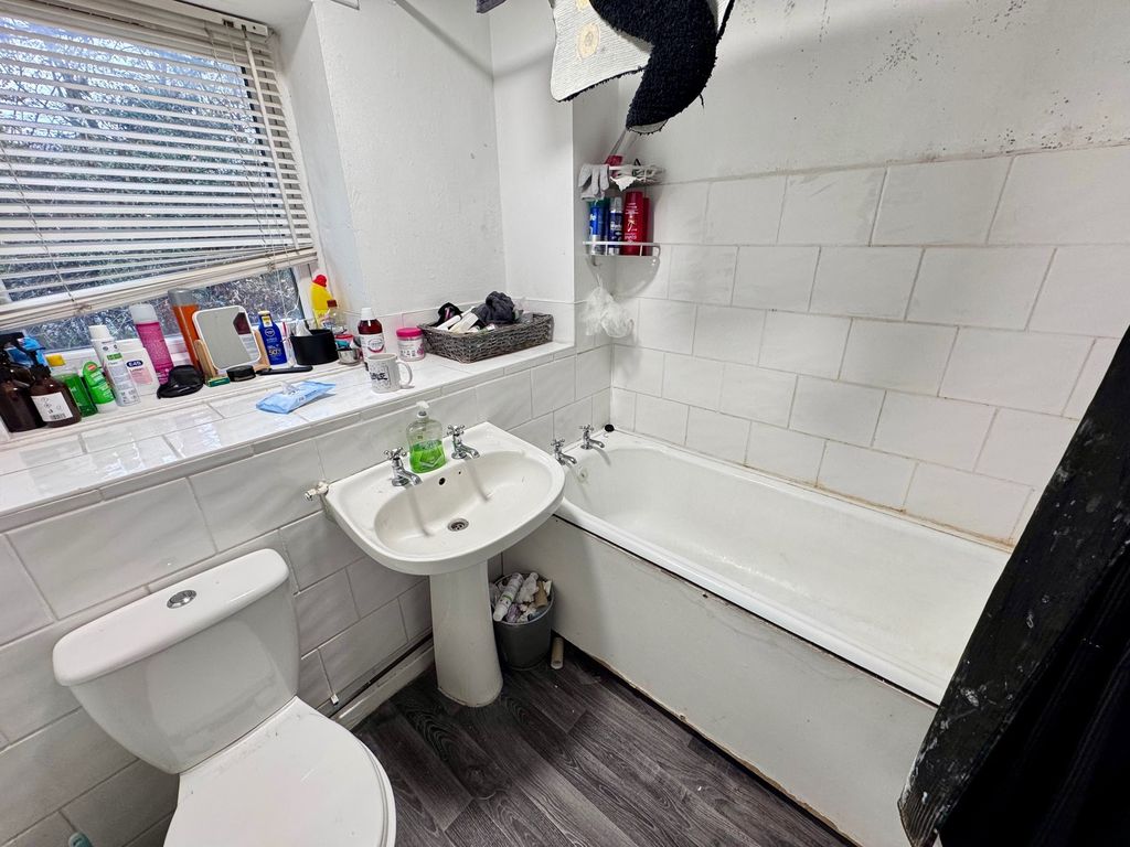 Property photo 2 of 3