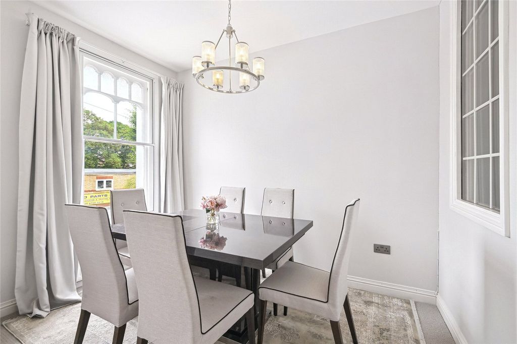 Property photo 3 of 15 Dining Area