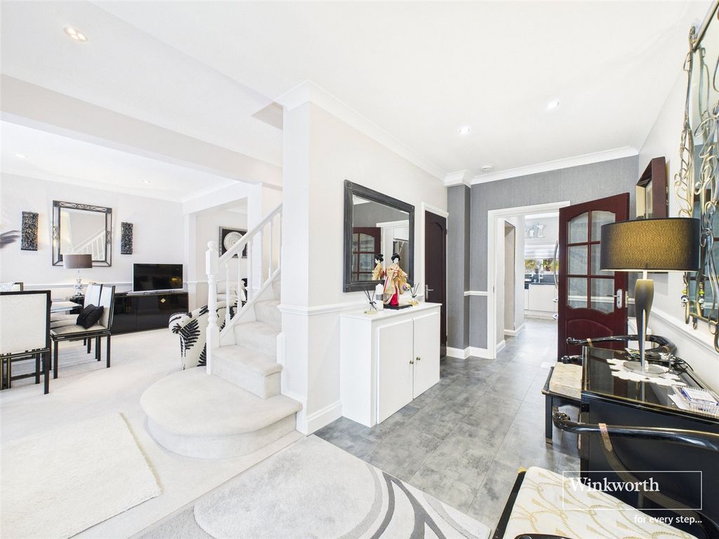 Property photo 3 of 12 Entrance Foyer