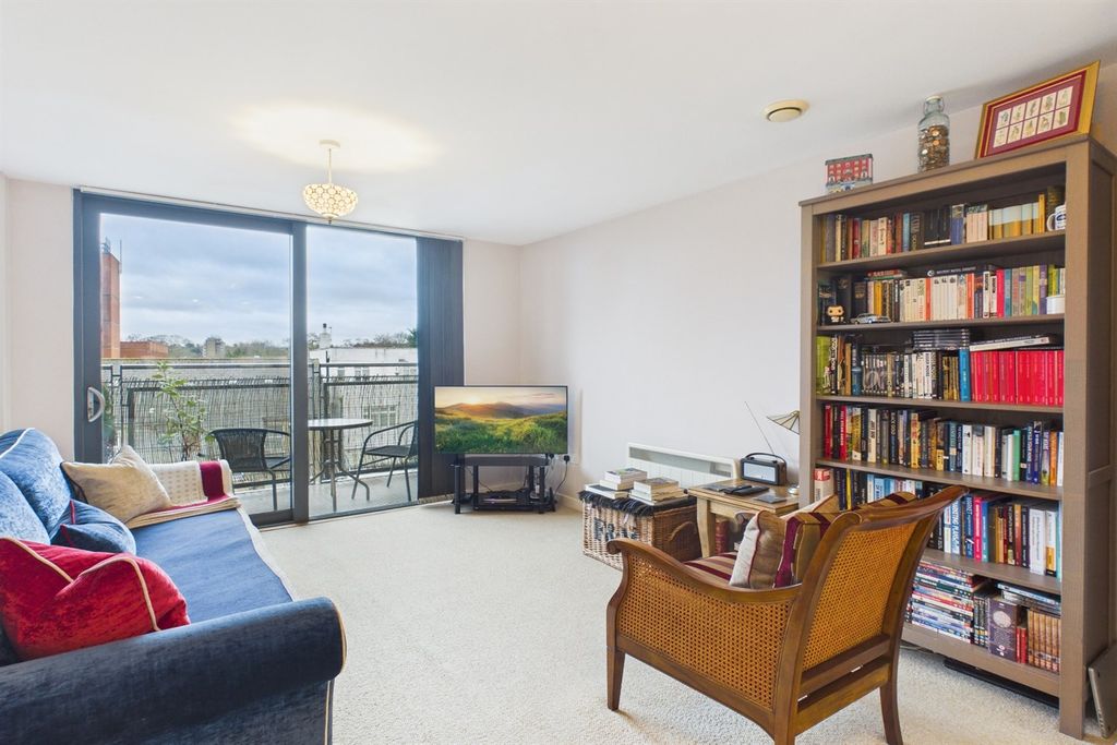 Property photo 1 of 11 Living Area