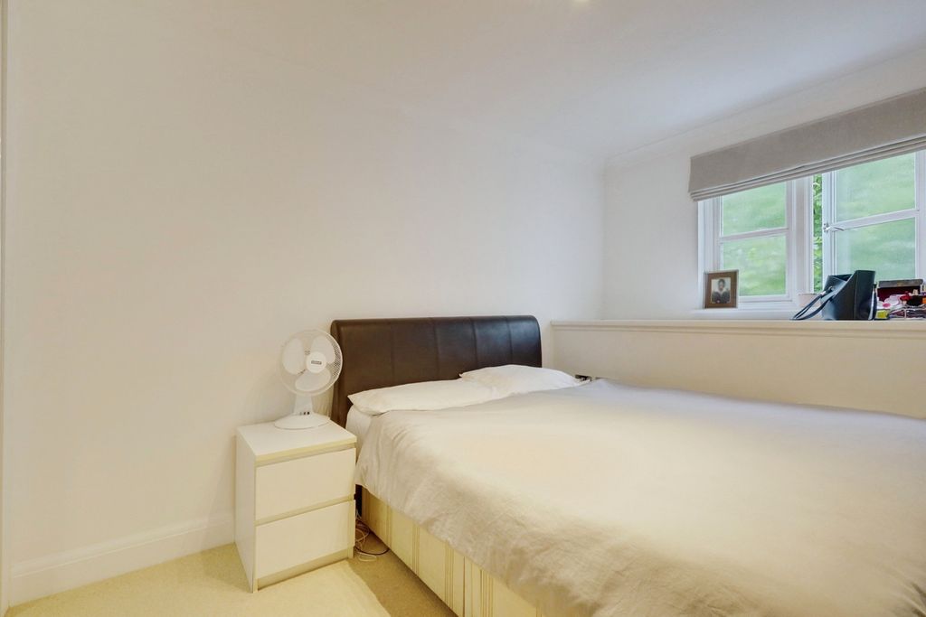Additional image 8 of 2 bed flat for saleHigh Street, Benfleet SS7