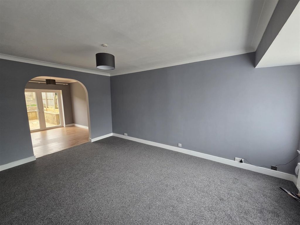 Property photo 2 of 18 13562.Jpg