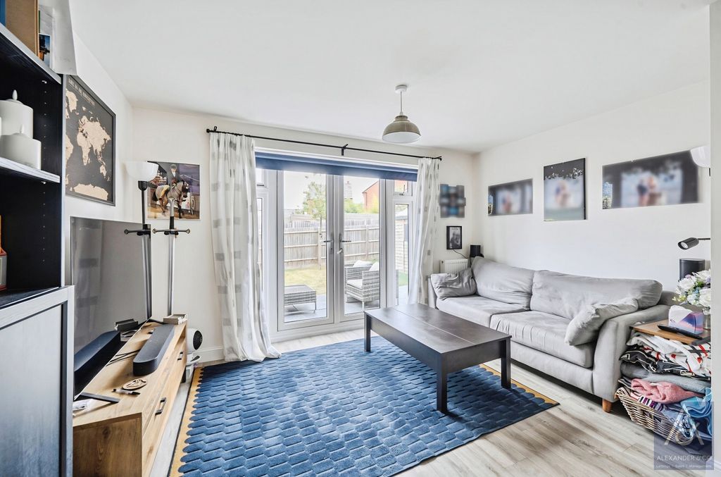 Property photo 3 of 19 Pbox-Img.Jpg