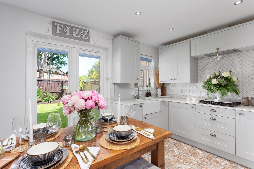 Property photo 2 of 28