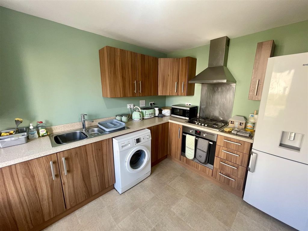 Property photo 3 of 13 Kitchen