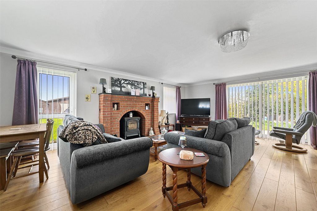 Property photo 3 of 28 Sitting Room