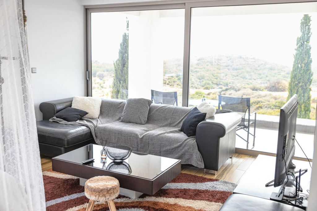 Property photo 3 of 32