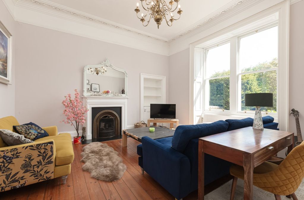 Property photo 2 of 25 Sitting Room
