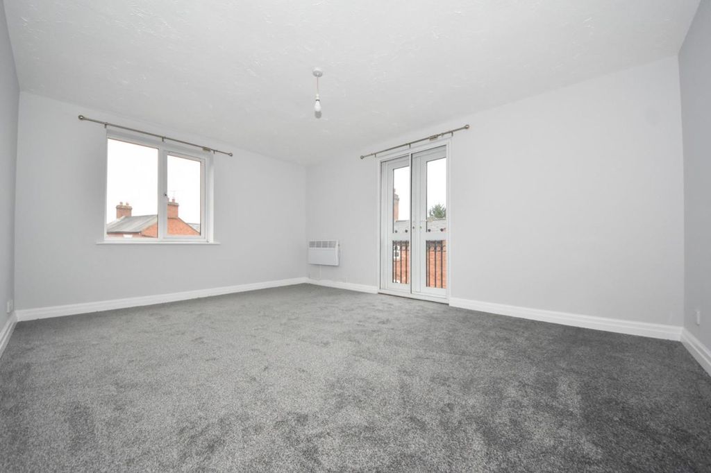 Property photo 3 of 8