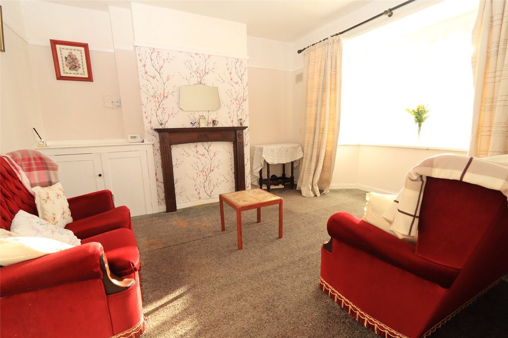 Property photo 2 of 11 Lounge