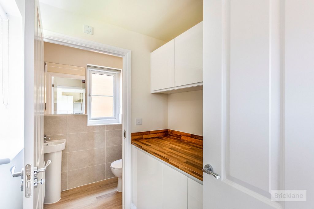 Property photo 3 of 10 Utility Room