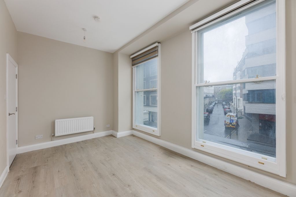 Property photo 2 of 7 Wesbourne Grove 3...