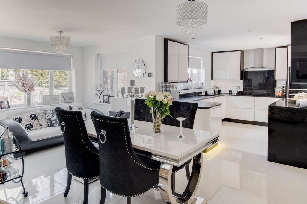 Property photo 2 of 24 Picture No. 06