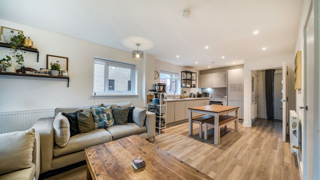 Property photo 2 of 21