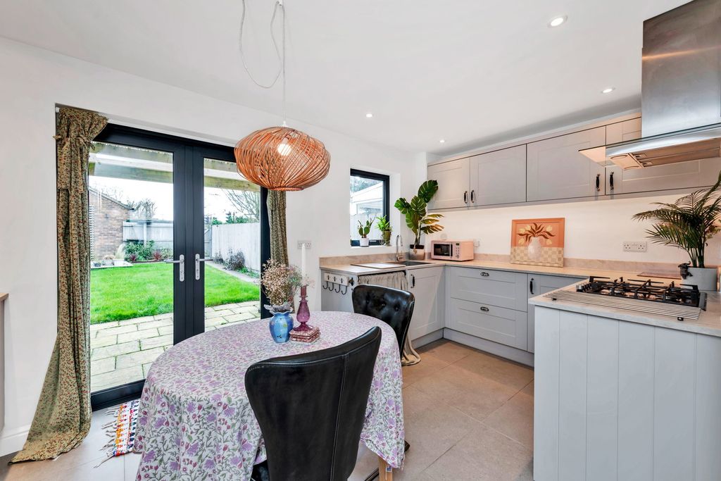 Property photo 3 of 16