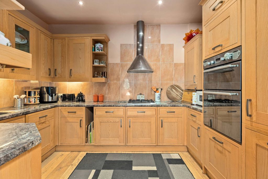 Property photo 3 of 28 Picture No. 60