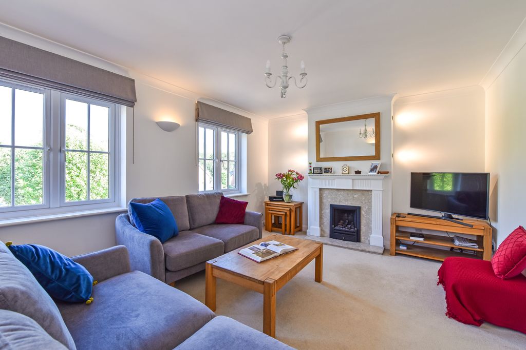 Property photo 2 of 32