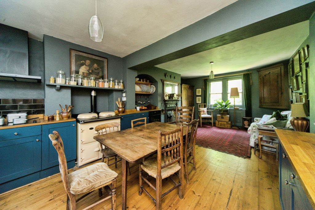 Property photo 3 of 19 Photo