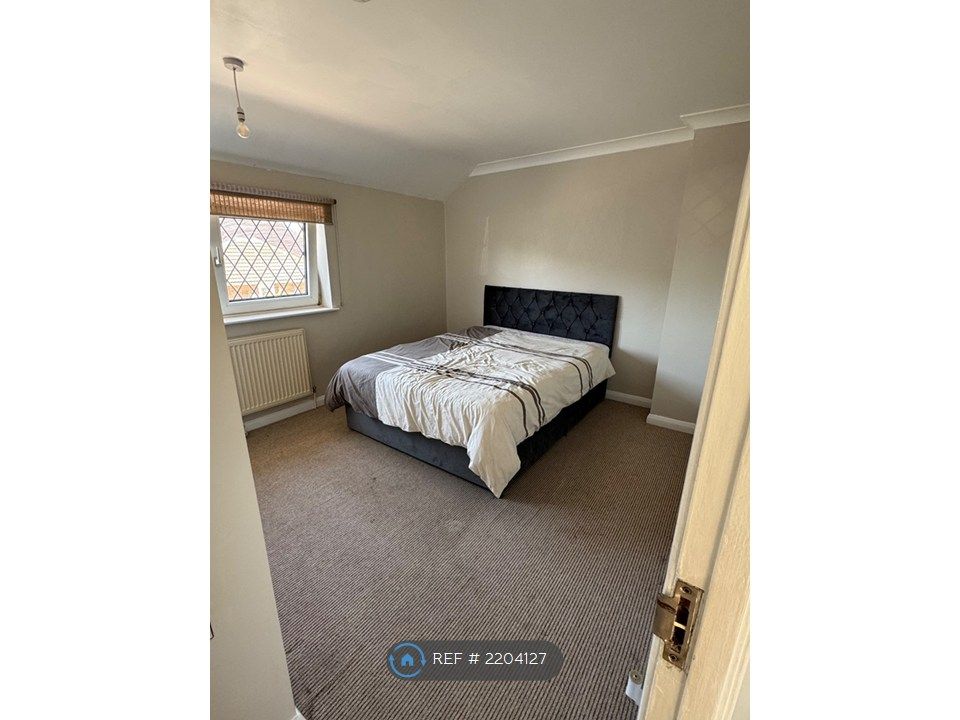 Property photo 1 of 6 En-Suite Bedroom With King Size Bed