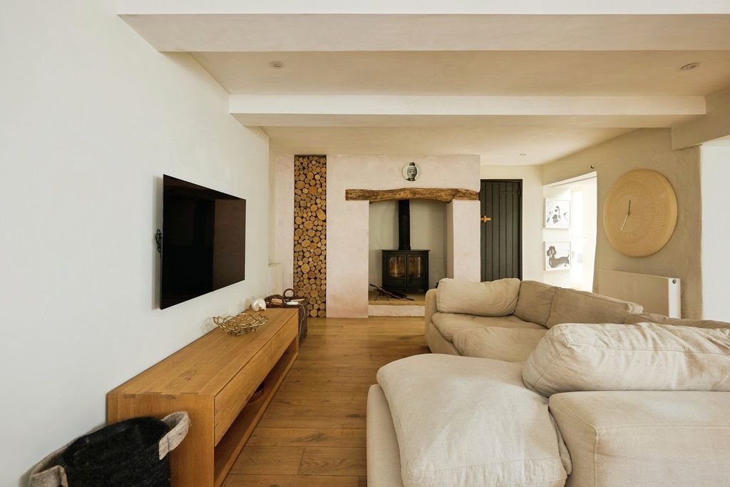 Property photo 3 of 35