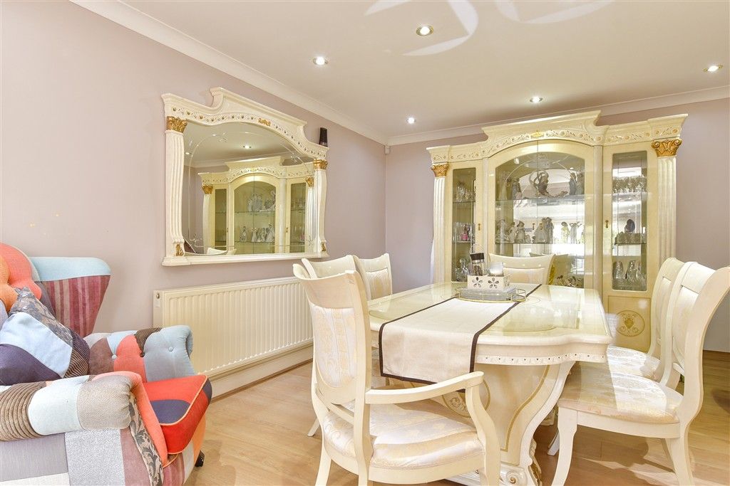 Property photo 3 of 17 Dining Area