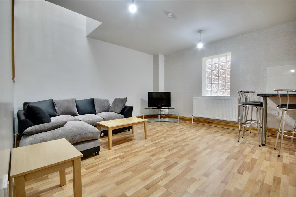 Property photo 3 of 14 04Da411B-9F23-426F-B994-583Aa67F557B_1_201_A.Jpeg