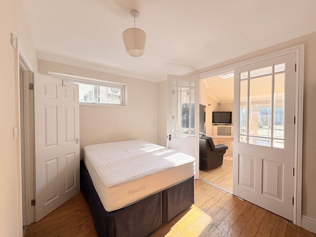 Property photo 1 of 5 Room
