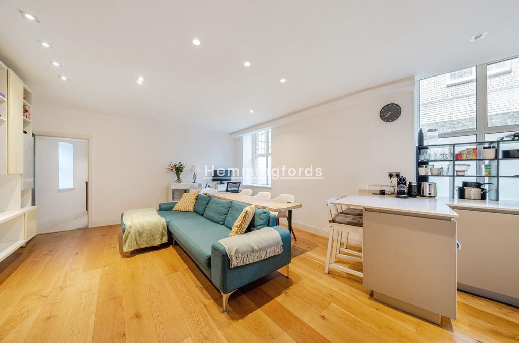 Property photo 3 of 12 Bb14A161-9Bdf-4d6F-Aba9-2252A6F3ce9A.Jpg