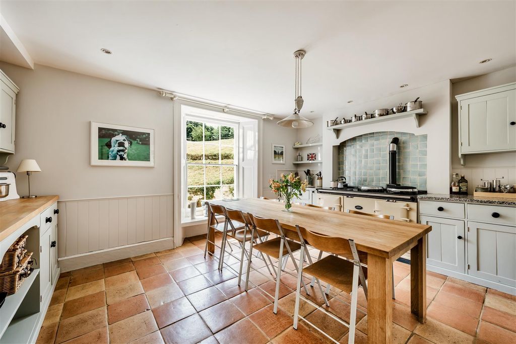 Property photo 2 of 31