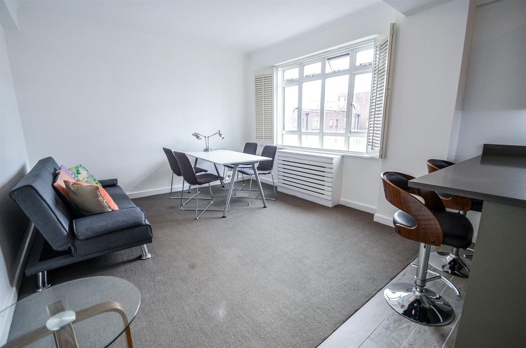 Property photo 3 of 6 Paramount Court