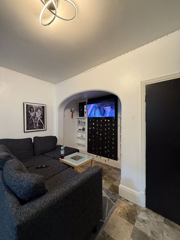 Property photo 2 of 10 Photo 6