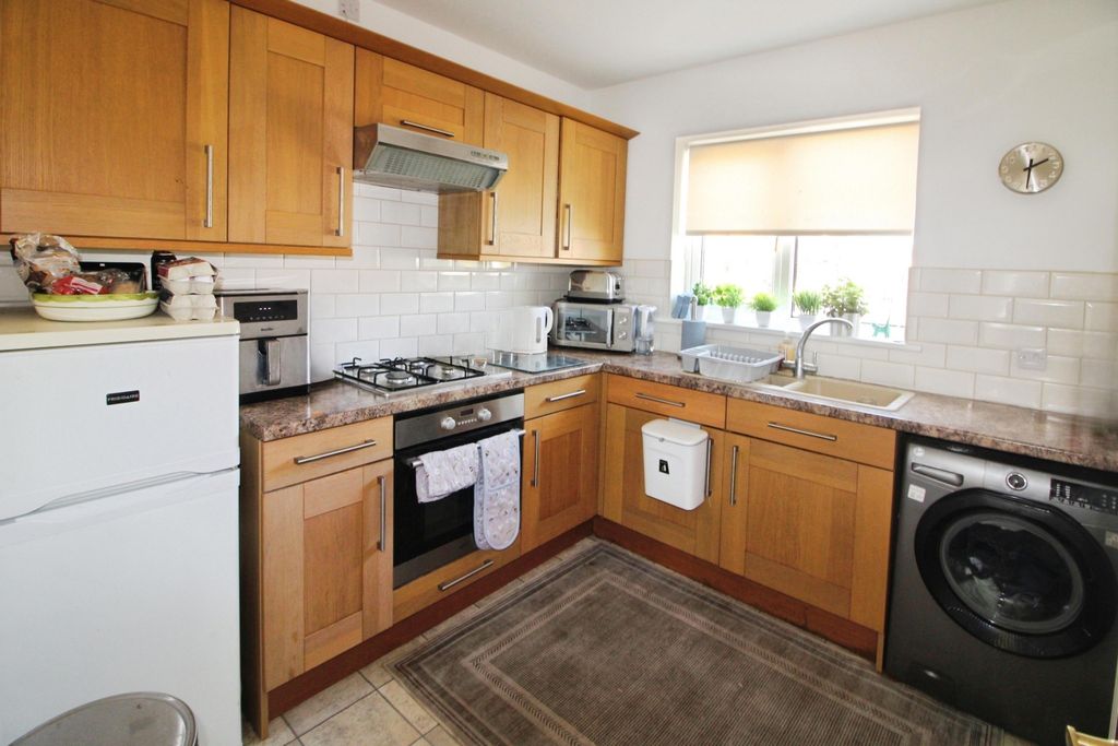 Property photo 3 of 12 Kitchen