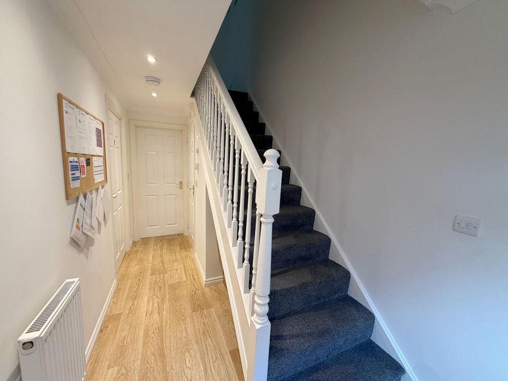 Property photo 2 of 10 Hallway